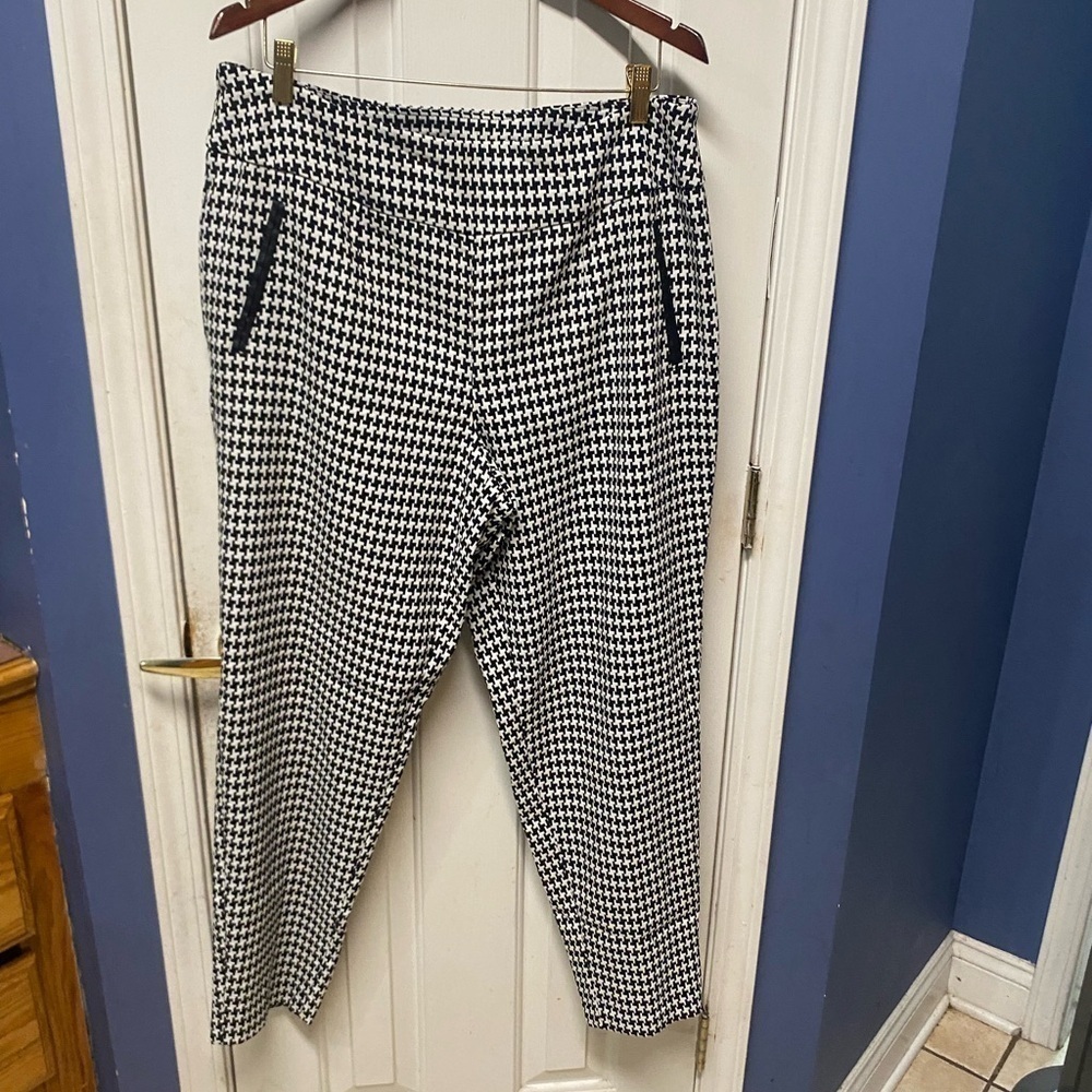 Cato Woman Plus Size Contour Houndstooth Pants Size 18W